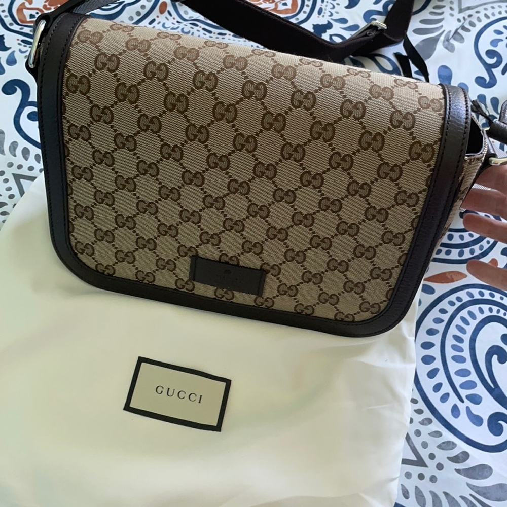 Gucci messenger crossbody brand new with tags.